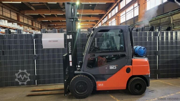 LPG-vorkheftruck Toyota 06-8FG30F // Seitenschieber // Freisichtmast //