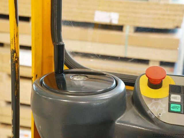 Stivuitor lateral Hubtex MQ 35 EL