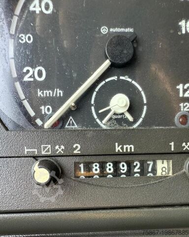 Samochód ciężarowy ze stałą zabudową Iveco EUROTECH 440E42