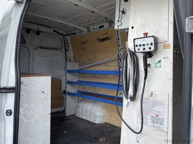 Podnośnik koszowy na samochodzie ciężarowym Renault Master 2.3 dCi / KLUBB K26, 12m
