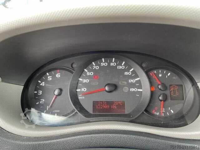 Podnośnik koszowy na samochodzie ciężarowym Renault Master 2.3 dCi / KLUBB K26, 12m