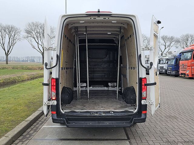 High-roof van VOLKSWAGEN CRAFTER 35 2.0 L3H3 LED Euro6 AC!