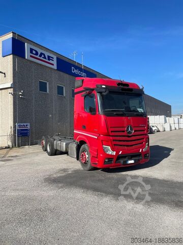 Trator de quadro Mercedes-Benz Actros 2551