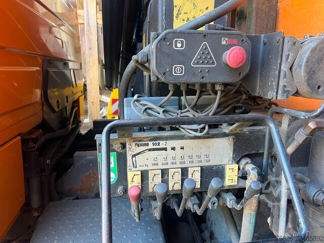 Düz kasa kamyon MERCEDES-BENZ LK 1324 6 Zylinder*Hiab 102 kran*OM 366Schalter*