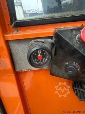 Prikolica sa zamenjivim šasijama PLATEAU-WECHSELPRITSCHE MIT LOGLIFT 140S INKL. ROTATOR UND GREIFER