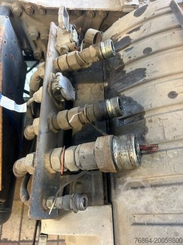 Prikolica sa zamenjivim šasijama PLATEAU-WECHSELPRITSCHE MIT LOGLIFT 140S INKL. ROTATOR UND GREIFER