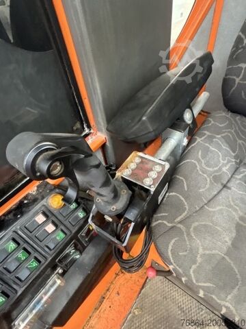 Dźwig samochodowy PLATEAU-WECHSELPRITSCHE MIT LOGLIFT 140S INKL. ROTATOR UND GREIFER