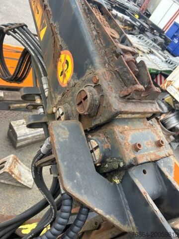 Dźwig samochodowy PLATEAU-WECHSELPRITSCHE MIT LOGLIFT 140S INKL. ROTATOR UND GREIFER