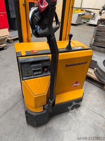 3 x pallet stackers (Ameise), high-lift trucks, forklifts Jungheinrich 3 Stück Sonderpreis 1,2 bis 1,5 To