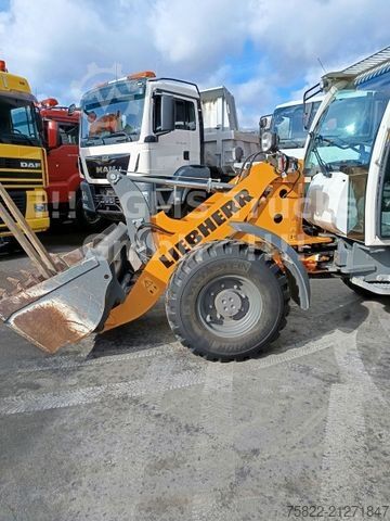 Excavadora móvil LIEBHERR 504C / SW / Gabel + Schaufel / Wenig Stunden