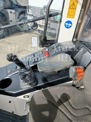 Excavadora móvil LIEBHERR 504C / SW / Gabel + Schaufel / Wenig Stunden