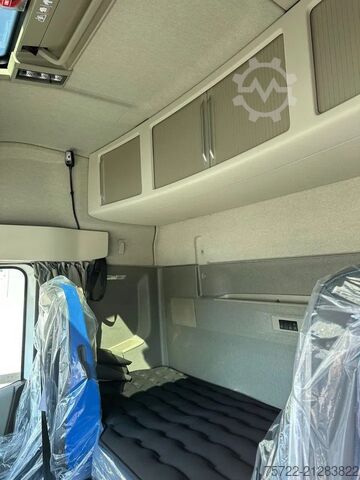 Chassis with cab Volvo FH 460 6x2-4 Globetrott. Fahrgestell LAGER