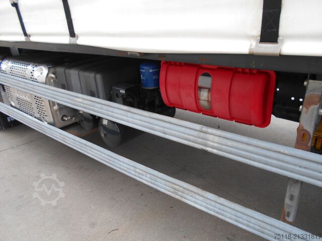 Flaklastbil med kapell Iveco Stralis 360 6X2 - Centina + Sponda