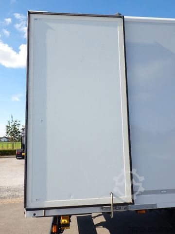 Vrachtwagen met bakwagen IVECO ML 75 E 21 P Koffer 7,25m/Aufstiegstreppe/Klima