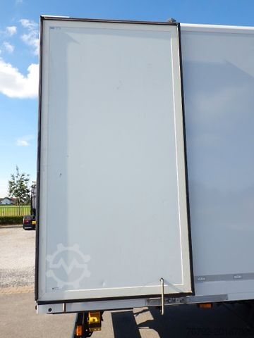 Vrachtwagen met bakwagen IVECO ML 75 E 21 P Koffer 7,25m/Aufstiegstreppe/Klima