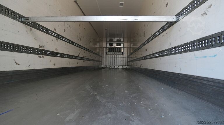 Refrigerated/frozen transport Chereau 3 Axle frigo trailer Carrier Vector 1800