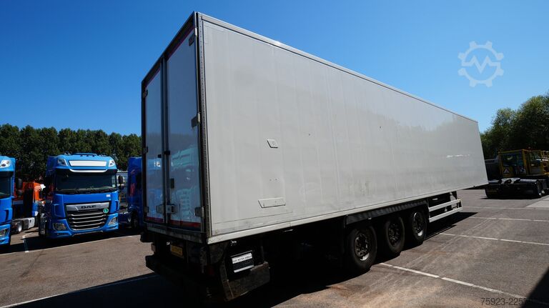 Refrigerated/frozen transport Chereau 3 Axle frigo trailer Carrier Vector 1800