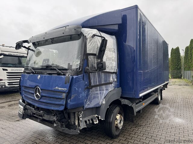 Atego 818 L || Accidente || Caja con plataforma elevadora trasera Mercedes-Benz Atego 818 L || Unfall || Koffer m. LBW