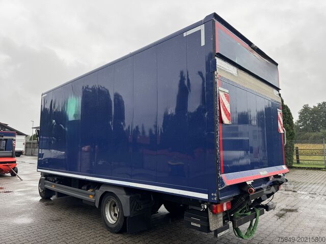 Atego 818 L || Accidente || Caja con plataforma elevadora trasera Mercedes-Benz Atego 818 L || Unfall || Koffer m. LBW