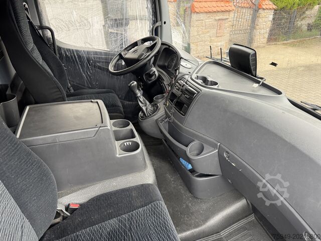 Atego 818 L || Accidente || Caja con plataforma elevadora trasera Mercedes-Benz Atego 818 L || Unfall || Koffer m. LBW