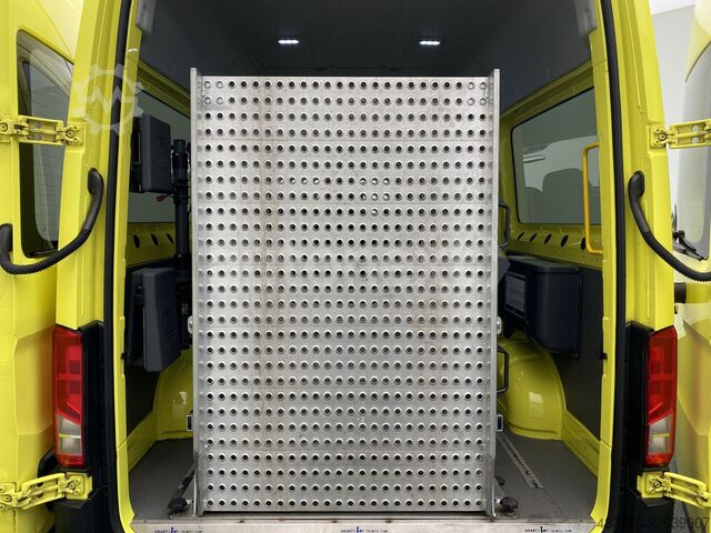Kleinbus VW Crafter 35 Aut. *Rollstuhl-Rampe* 8-Sitze (5449)