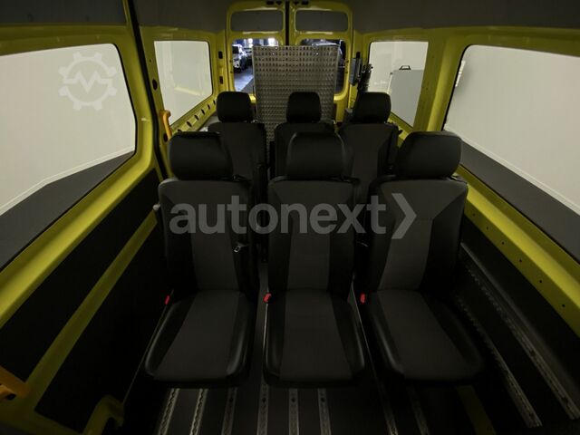 Kleinbus VW Crafter 35 Aut. *Rollstuhl-Rampe* 8-Sitze (5449)