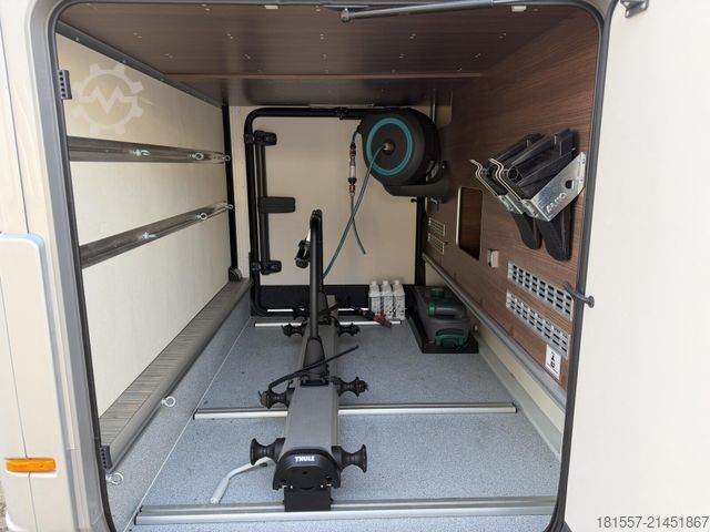 Integrált lakóautó BÜRSTNER Elegance I 910 G 700 W Solar, 7000km, Hubstützen