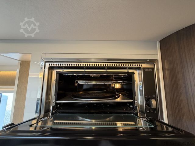 Integrált lakóautó BÜRSTNER Elegance I 910 G 700 W Solar, 7000km, Hubstützen