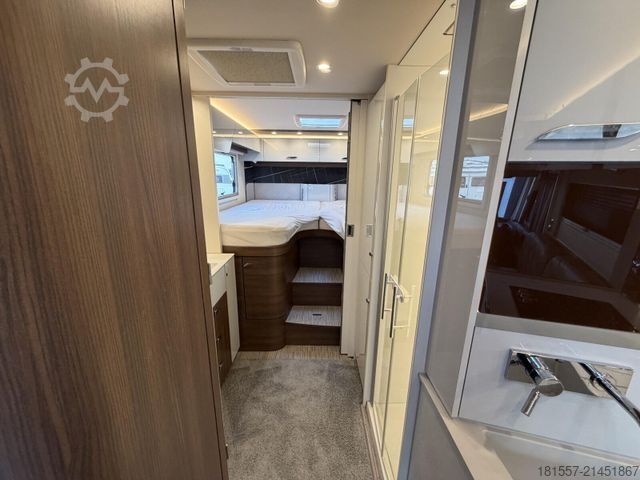 Integrált lakóautó BÜRSTNER Elegance I 910 G 700 W Solar, 7000km, Hubstützen