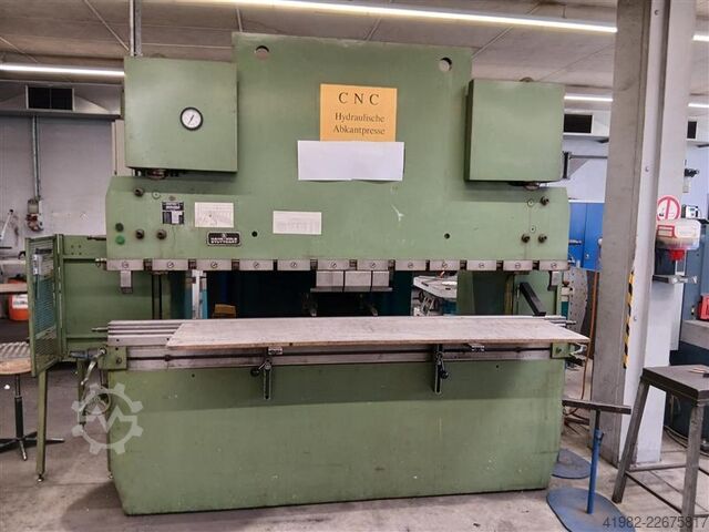 DoneWell hidrolik abkant pres DoneWell hahn & Kolb Stuttgart 80 - 2500