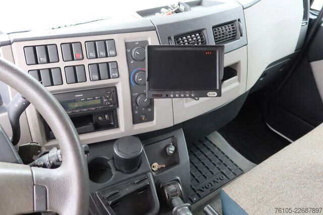  Volvo FL 240 Bakwagen + DHollandia 1500 kg