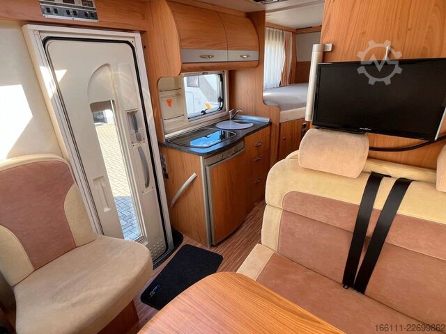 Entegre karavan BÜRSTNER Aviano I640 G - Hub/Einzelbetten - 2 x Klima