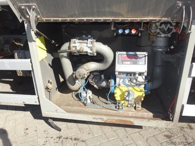 Tanker truck Volvo FL 240 220PK 12000 LITER STEELSPRINGS