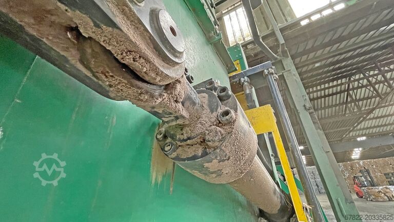 Linha completa de prensa de fardos 140 t com tecnologia de transporte e estações de tração de arame Bollegraaf Baler HBC 140 with conveyor Typ HBT 1216/1800 * 23