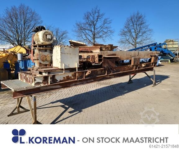 Mesa de alimentação Nordberg com tremonha  Feeding table Nordberg with Hopper