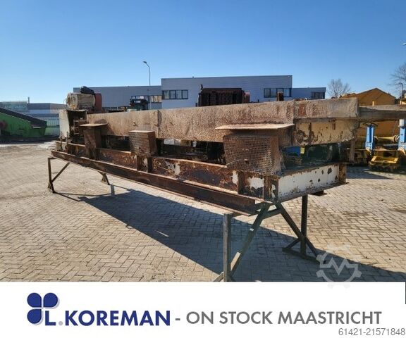 Mesa de alimentação Nordberg com tremonha  Feeding table Nordberg with Hopper