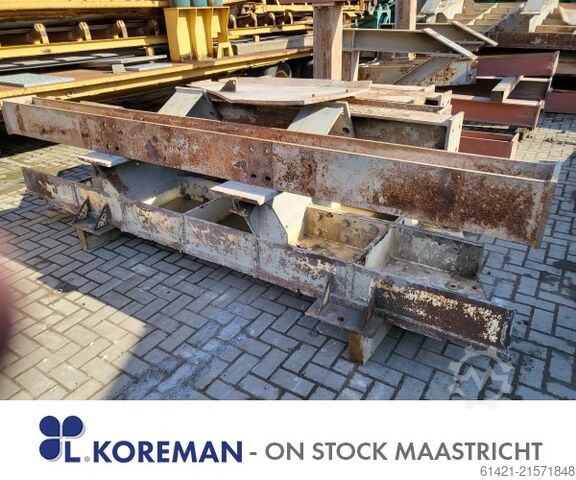 Mesa de alimentação Nordberg com tremonha  Feeding table Nordberg with Hopper