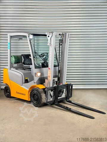 Treibgas-Frontstapler Jungheinrich TFG 320 - Service Neu - nur 2508 Std. KUBOTA MOTOR