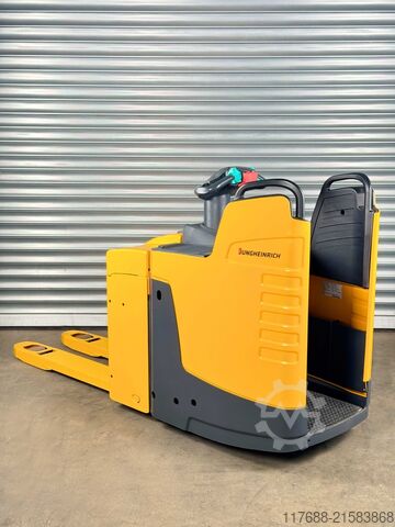 Geen pallettruckchauffeur Jungheinrich ERE 225 - Service Neu - Batterie 80% - Garantie