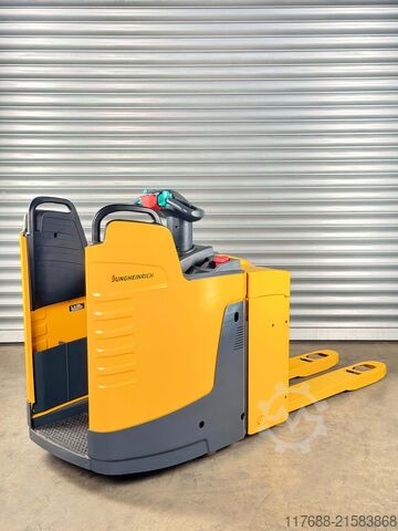 Geen pallettruckchauffeur Jungheinrich ERE 225 - Service Neu - Batterie 80% - Garantie