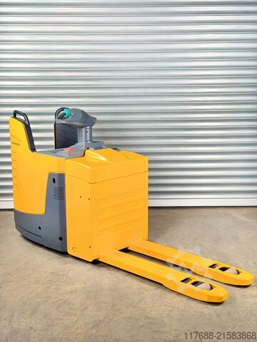 Geen pallettruckchauffeur Jungheinrich ERE 225 - Service Neu - Batterie 80% - Garantie