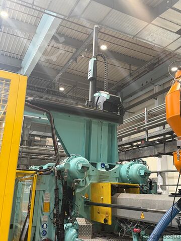 Vstřikovací stroj Engel DUO 5550/650 pico