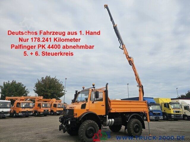 Gru montata su autocarro Unimog U2150 4x4 Kran abnehmbar Palfinger Hakenhöhe 10m