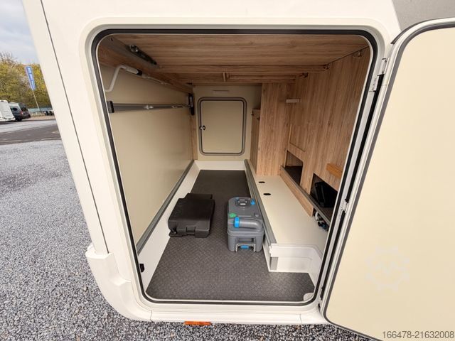 Integrated camper EURAMOBIL Integra Line I 655 EB *Einzelbetten-Hubbett*