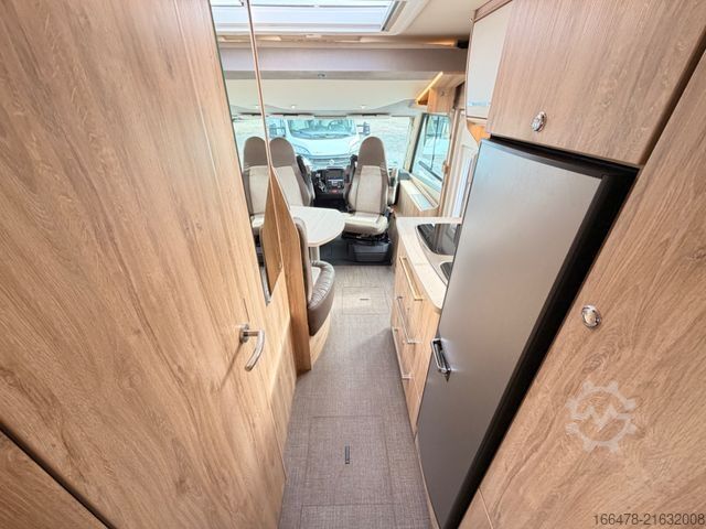 Integrated camper EURAMOBIL Integra Line I 655 EB *Einzelbetten-Hubbett*