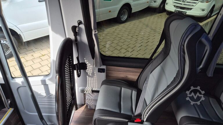 Microbuz MERCEDES-BENZ 519 Sunset S 4 Ferqui Lagerfahrzeug Stock