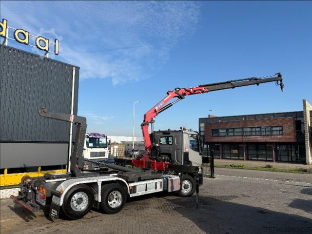 Ciężarówka z dźwigiem Renault C440 + HMF 2320 K3-- 3X EXT. + REMOTE + HAAKARM...