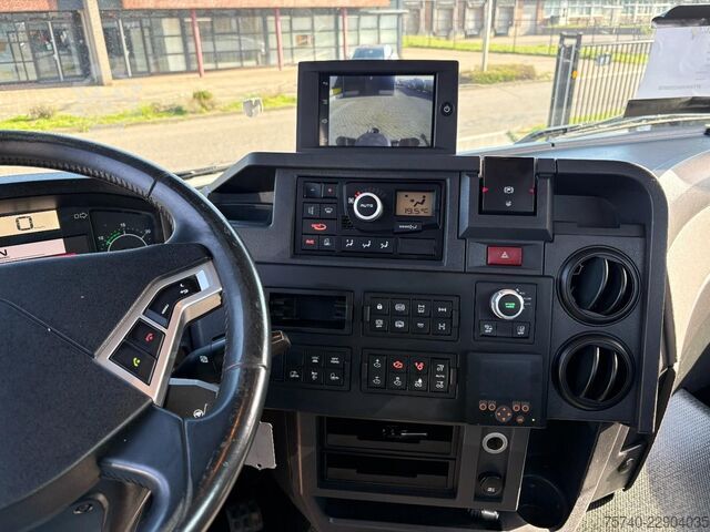 Ciężarówka z dźwigiem Renault C440 + HMF 2320 K3-- 3X EXT. + REMOTE + HAAKARM...