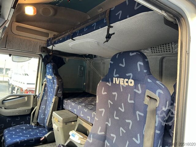 Háromutas billenős teherautó daruval Iveco Stralis 420