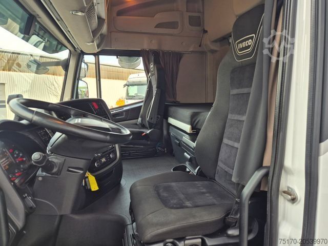 Standardowy ciągnik siodłowy IVECO Stralis 460NP LNG Standklima Xenon 3 Stück